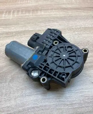 Audi A6 S6 C5 4B Front door window regulator motor 0130821774 0302000256