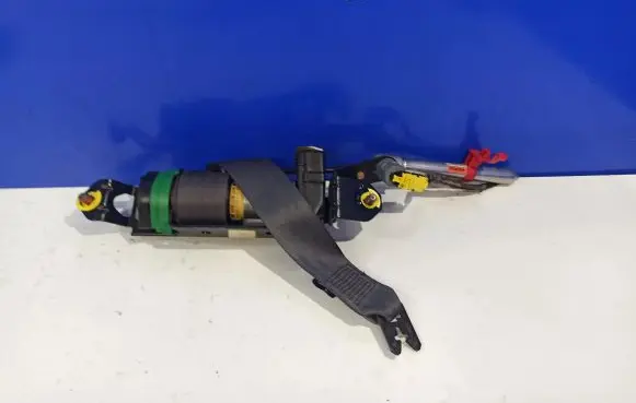 Volvo S60 Front seatbelt 30675804