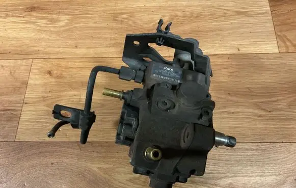 Citroen C3 Fuel injection high pressure pump 9683703780A 0445010102