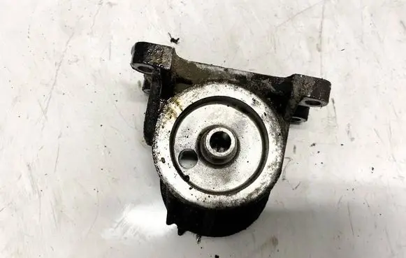 Mazda 5 Oil filter cover 