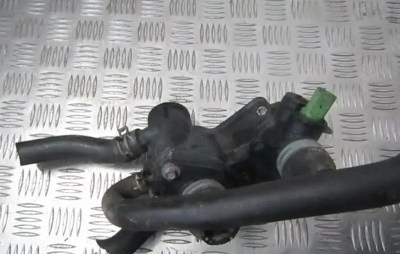 Volkswagen Golf IV Engine coolant pipe/hose 032121111