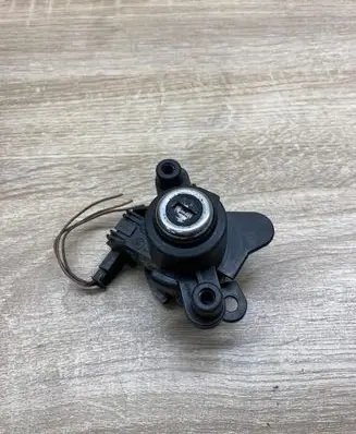 BMW 3 E46 Tailgate/trunk/boot lock/latch/bracket 8196052