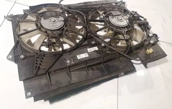 Toyota Avensis T270 Radiator cooling fan shroud 160400R170