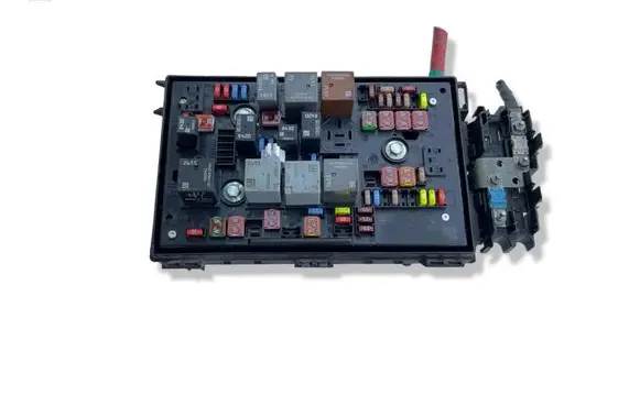 Opel Astra J Fuse module 13302311