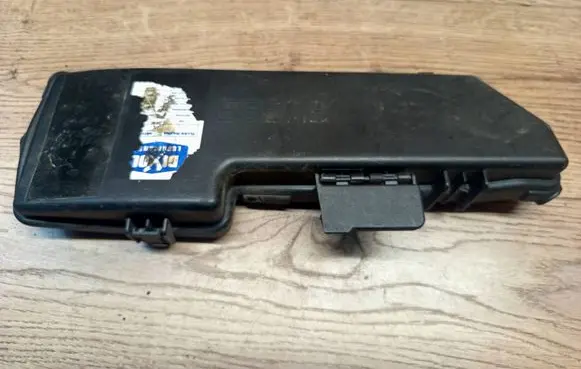 Volvo S60 Fuse box cover 9494211