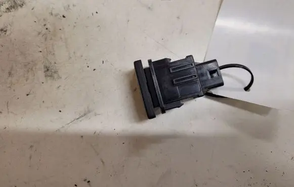 Toyota Avensis T270 Fuel tank opening switch