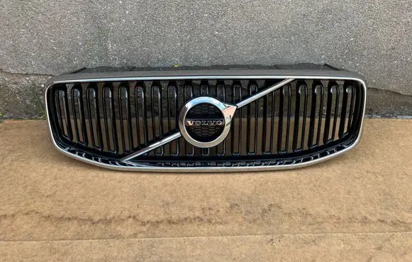 Volvo XC60 Front bumper upper radiator grill 31425537