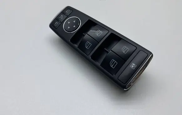 Mercedes-Benz C W204 Electric window control switch A2048703558 03139401
