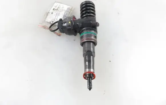 Volkswagen PASSAT B6 Fuel injector 0414720215 038130073AG