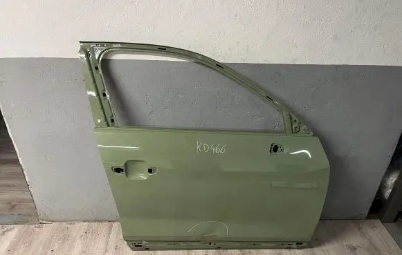 Audi Q2 - Front door