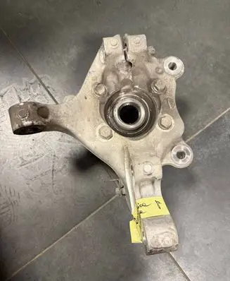 Chrysler Pacifica Front wheel hub spindle knuckle 68189018ac