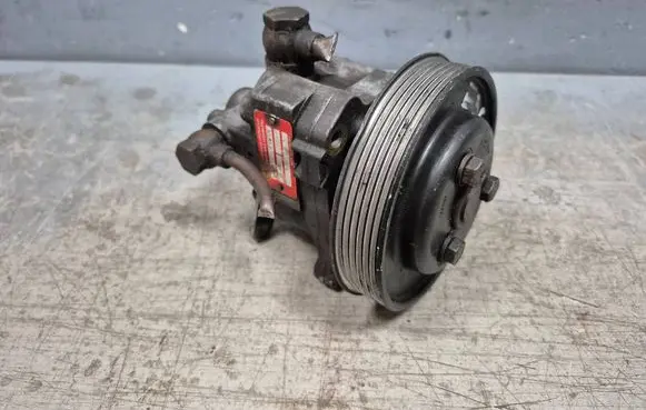 BMW 3 E36 Power steering pump 1141516