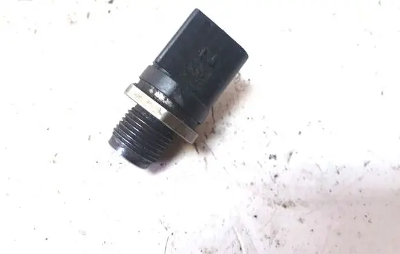 Mercedes-Benz E W211 Fuel pressure sensor A0061533328
