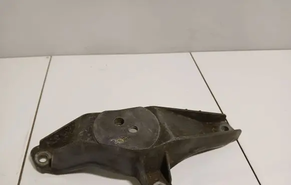 BMW 5 E39 Engine mounting bracket 1096079