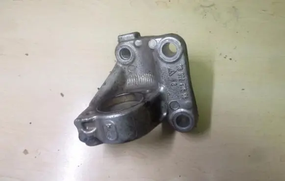 Citroen C3 Picasso Engine mounting bracket 9680276880 VD1977
