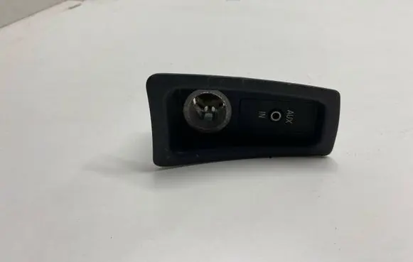 BMW 1 E81 E87 AUX in-socket connector 6930561
