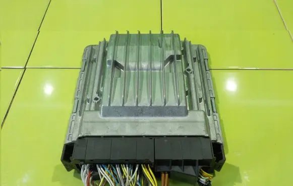BMW 3 E90 E91 Engine control unit/module 5WK94905 PP8 7640015