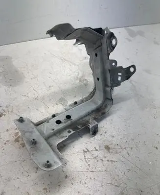 Fender mounting bracket