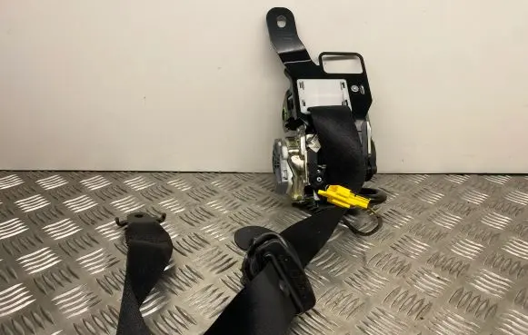 BMW X5 F15 Front seatbelt 7384674
