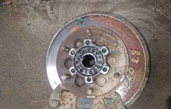 Opel Frontera B Front wheel hub spindle knuckle