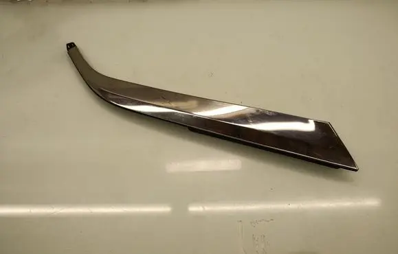 Peugeot 5008 II Rear side glass trim 9827008877