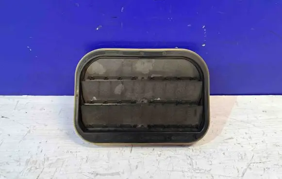 Volvo XC70 Quarter panel pressure vent 31250723