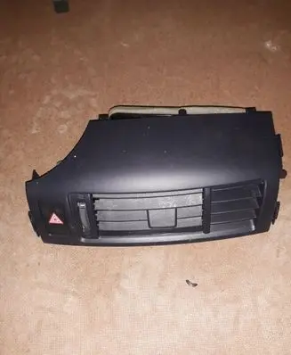 Toyota Verso Dash center air vent grill