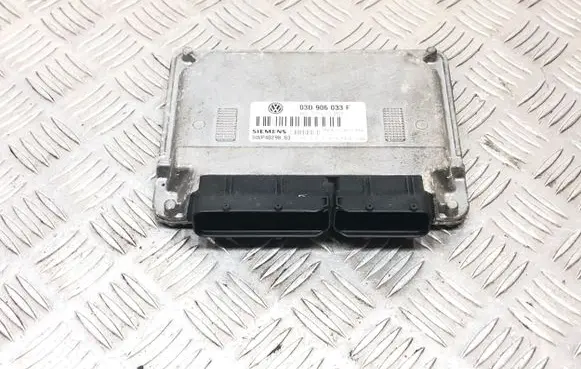 Volkswagen Polo IV 9N3 Engine control unit/module 03D906033F 613618 F4041044
