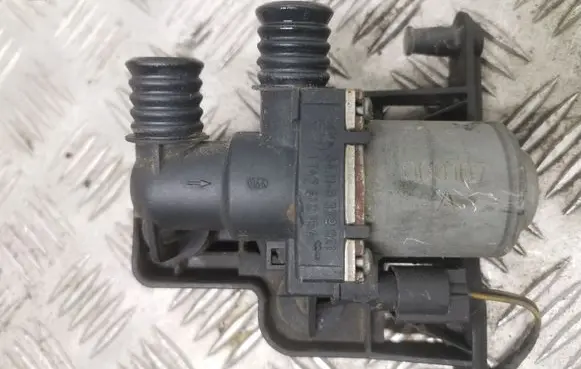 BMW 5 E39 Coolant heater control valve 64118379921