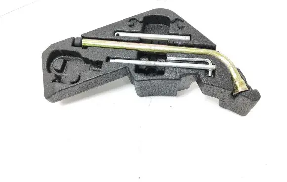 Volkswagen Touareg I Tool set 7L0012113