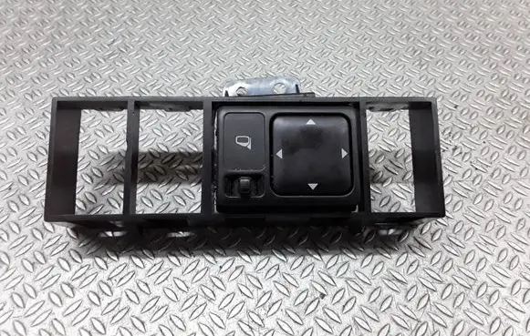 Nissan Maxima A34 Wing mirror switch