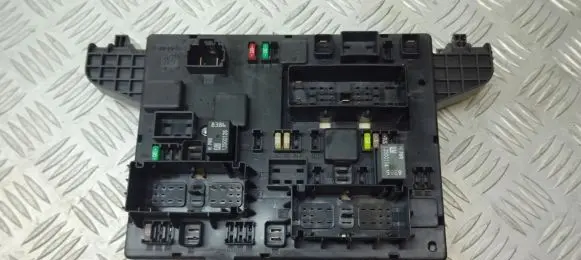 Opel Astra H High voltage junction box 13302300QP