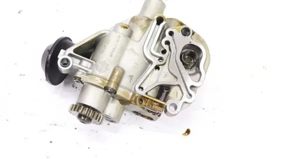 Audi A4 S4 B8 8K Oil pump 06H115105AC