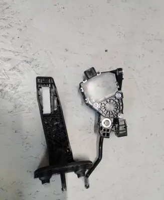 Toyota RAV 4 (XA50) Accelerator throttle pedal 7811042070 2701000080 07D24A0030