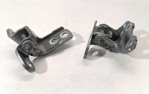 Lexus ES 250 - 300 - 330 Front door hinge set 