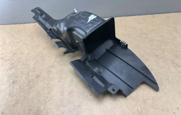 BMW 5 E39 Brake cooling air channel/duct 8188814 51718188814