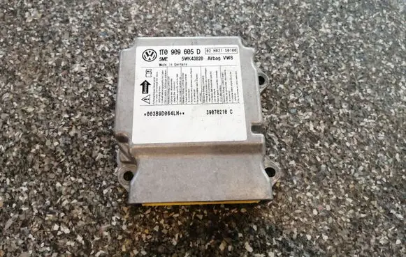 Volkswagen Touran I Airbag control unit/module 1T0909605D 5WK43828