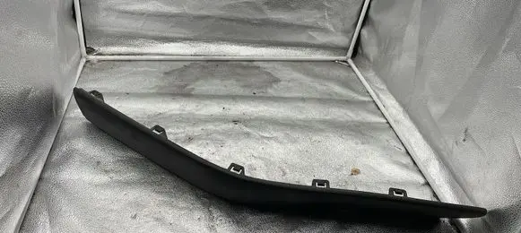 Front bumper splitter molding