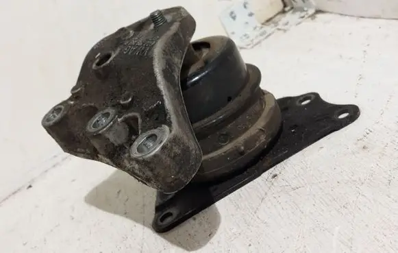 Skoda Fabia Mk1 (6Y) Engine mount bracket 6Q0199185R