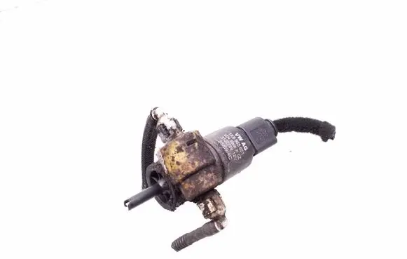 Volkswagen PASSAT B6 Windscreen/windshield washer pump 1K6955651