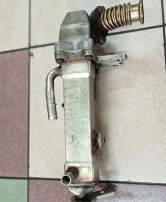 Volvo XC70 EGR valve cooler 30837142