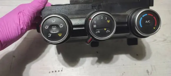 Dacia Duster II Climate control unit T93789B 171102 93789B