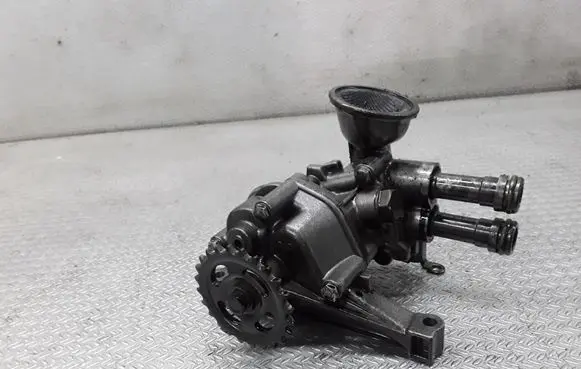 Mercedes-Benz C W202 Oil pump 6041810120