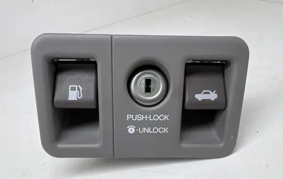 Lexus LS 430 Tailgate opening switch 18A118