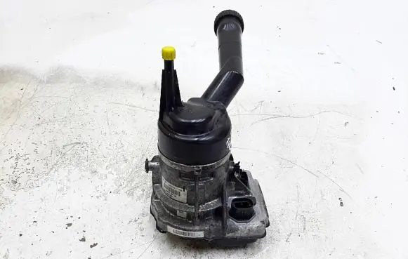 Peugeot 308 Power steering pump 9684979180