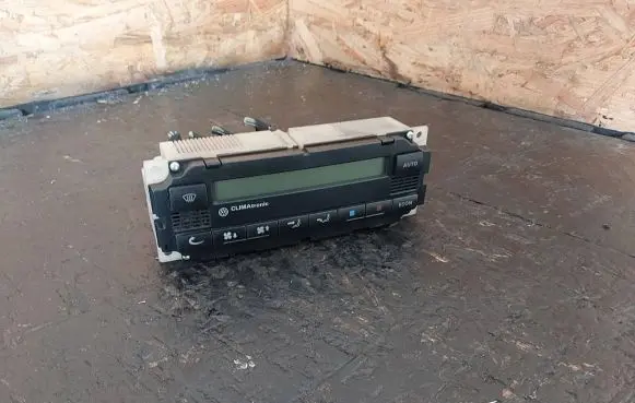 Volkswagen PASSAT B5 Climate control unit 1J1907044