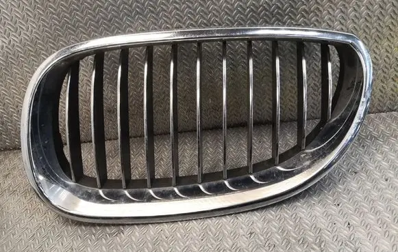 BMW 5 E60 E61 Quarter panel pressure vent 7027061