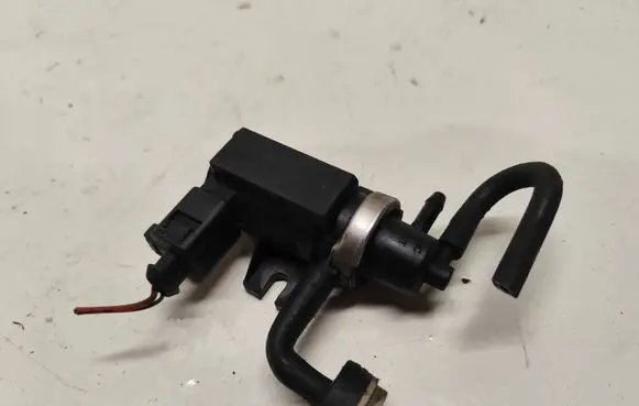 Audi A4 S4 B5 8D Turbo solenoid valve 1J0906627 04T034 72290320