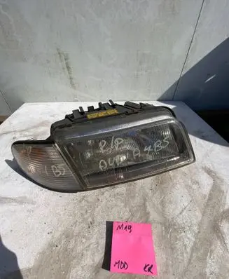 Audi A4 S4 B5 8D Headlight/headlamp 1852912100 8D0941004E 0301094202