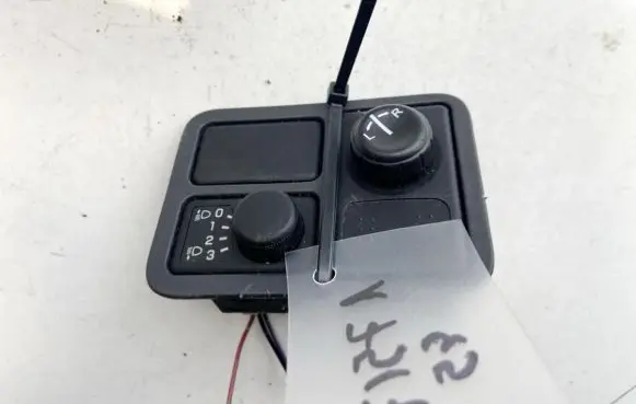 Nissan Almera N16 Headlight level height control switch 6896090J00 68960-90J00